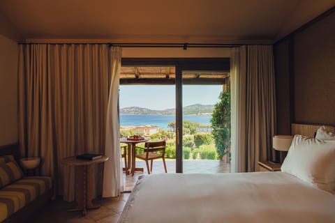 Deluxe with Sea View | Premium bedding, down comforters, minibar, in-room safe