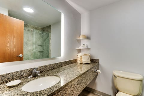 Rainfall showerhead, free toiletries, hair dryer, towels