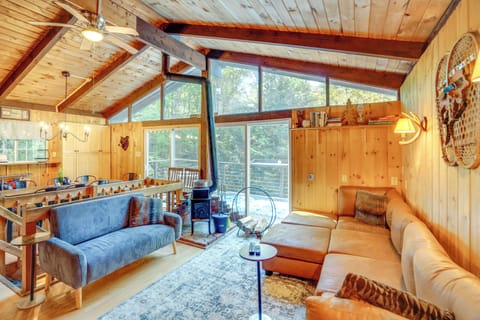 West Dover Vacation Rental | 5BR | 3BA | 2,000 Sq Ft | 2 Steps to Enter