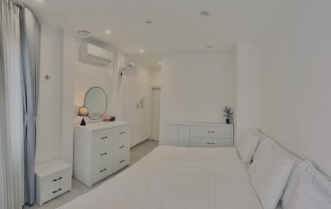 Deluxe Triple Room, 3 Twin Beds | Premium bedding, memory foam beds, blackout drapes, iron/ironing board