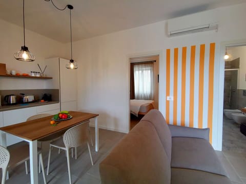 Autumn, Kitchen, Living Room, Spring, Summer