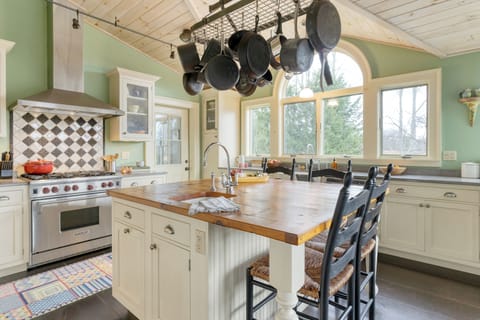 Barstool seating at the island counter.