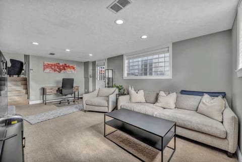 From work to relaxation, this inviting living area is the perfect blend of function and comfort!
