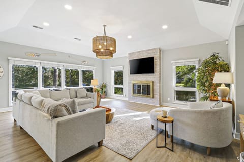 9 Saint George | Living Room 1 - 9 Saint George | Living Room 1