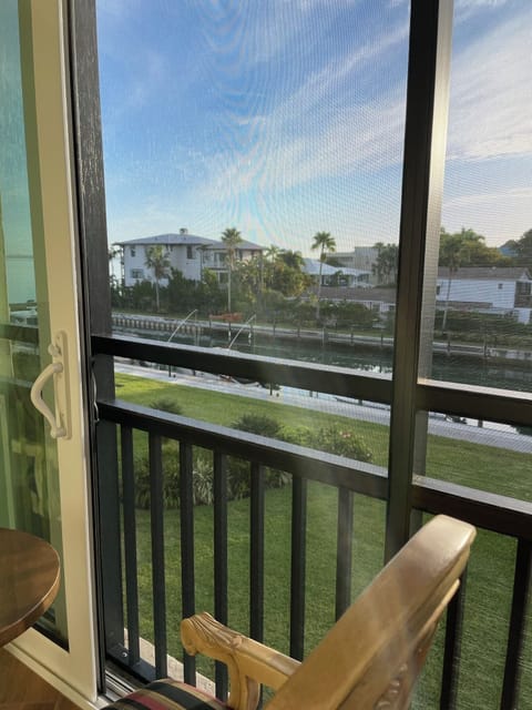 Bay Harbour A306 by FVC View