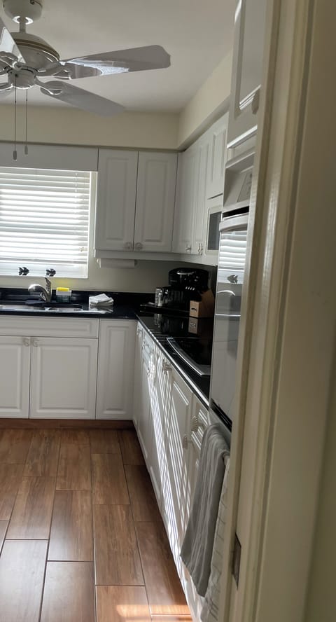 Bay Harbour A306 by FVC Kitchen