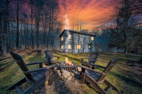 Mountain Time | Arrowhead Lake | Pocono Mountains | Serhii Vacation Rentals