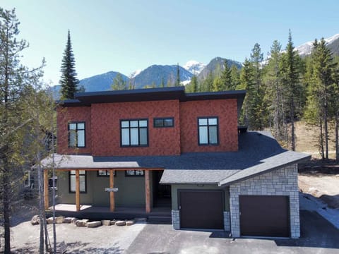 Newly Built Luxury | Summertime Fun