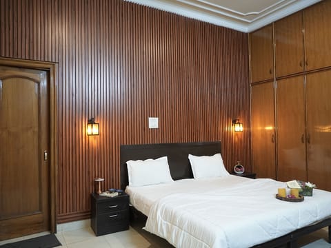 Superior Double or Twin Room, Garden View | In-room safe, desk, laptop workspace, blackout drapes