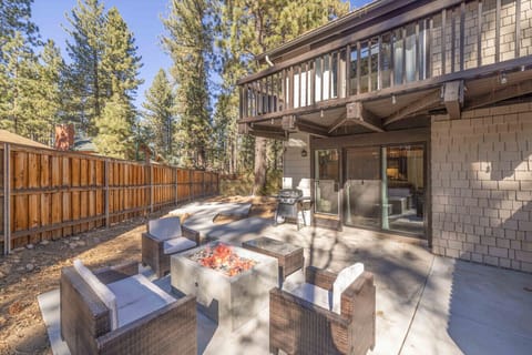 Unwind at your next charming mountain retreat 🌲
