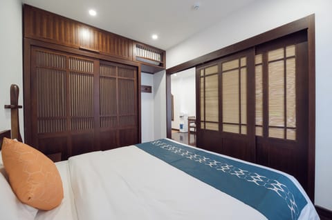 Apartment, 1 Bedroom, Kitchen | Blackout drapes, iron/ironing board, free WiFi