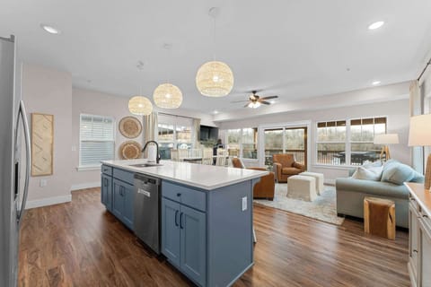 Walk right into this open living and dining space!