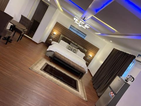 Luxury Apartment, Balcony, City View | 2 bedrooms, desk, laptop workspace, soundproofing