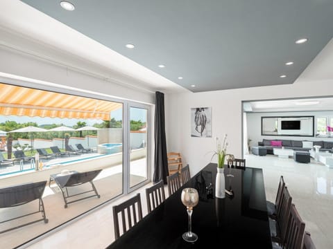 Villa | Dining