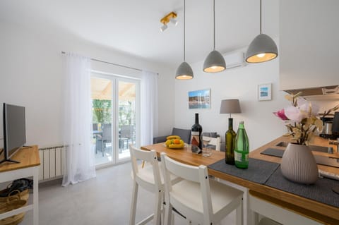 Apartment | Dining