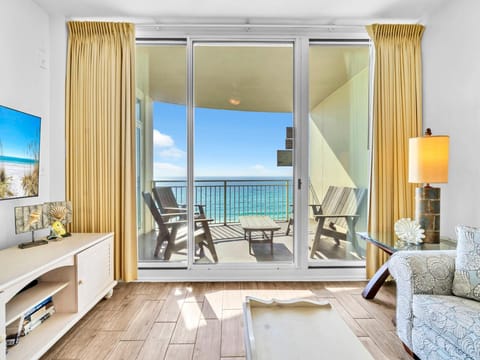Condo, 1 King Bed with Sofa bed (Aqua Resort 706) | Living area