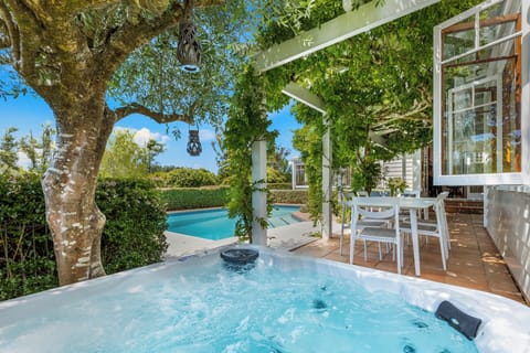 077f8ecc-a821-427e-94b4-1e1f052639b8