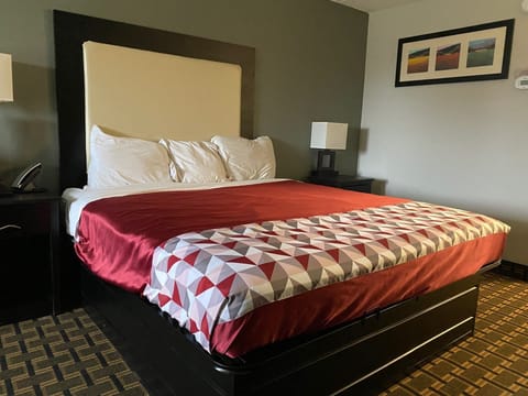 Room, 1 King Bed, Non Smoking | Premium bedding, desk, free WiFi, bed sheets