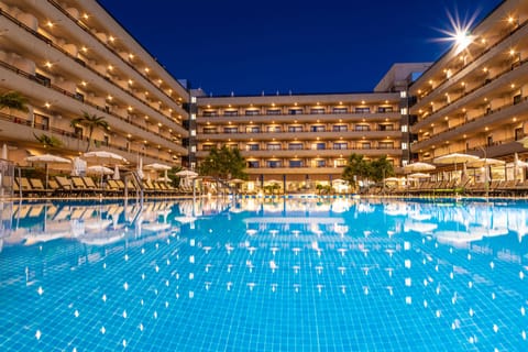 5 outdoor pools, open 10:00 AM to 6:00 PM, pool umbrellas, sun loungers