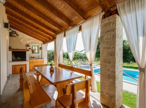 Villa | Dining