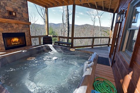 Blue Ridge Luxury Mountain View Cabin Rental