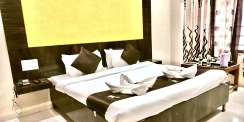 Deluxe Double Room, City View | Egyptian cotton sheets, premium bedding, free WiFi, bed sheets