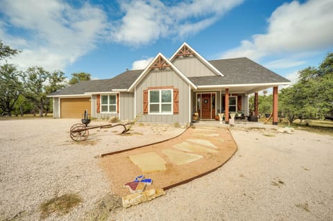 Hill Country Vacation Rental | 3BR | 2.5BA | 1,350 Sq Ft | Steps Required