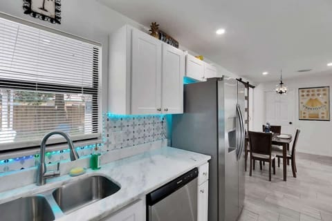 Cook, dine, and sip in style – this kitchen has everything you need for a perfect stay! ☕ #KitchenGoals #MorningPerks #TampaGetaway