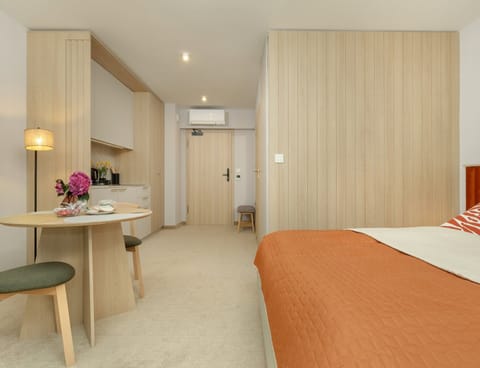 Apartment | Dining