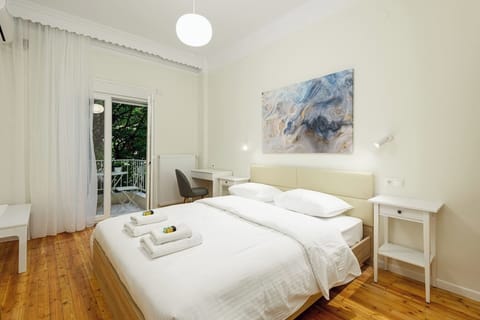 Premium Apartment, 3 Bedrooms, Balcony, Park View | 3 bedrooms, individually decorated, individually furnished