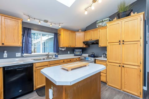 Lots of room to cook large meals.