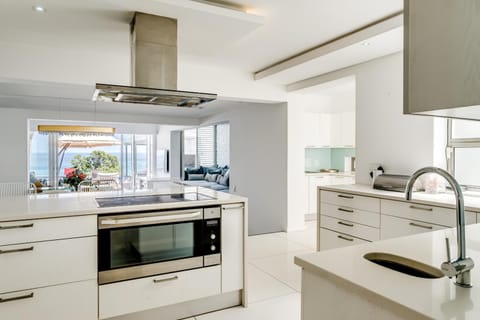 Villa | 4 bedrooms, desk, Internet