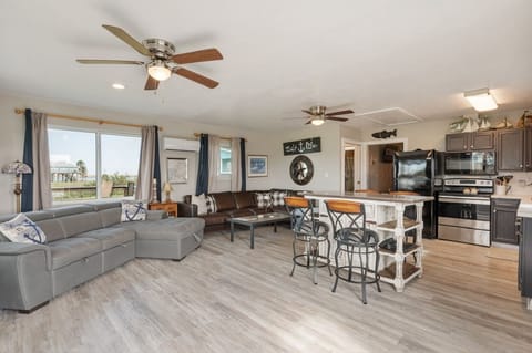 House, 1 Bedroom | Living area | Smart TV