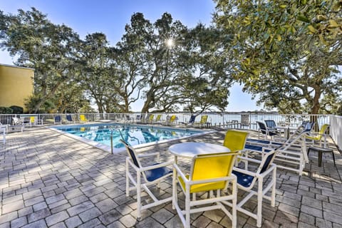 Mary Esther Vacation Rental | 2BR | 1BA | Step-Free Entry | 985 Sq Ft