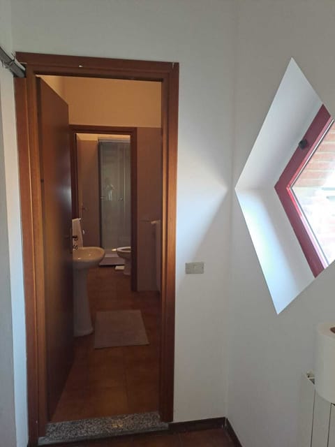 Deluxe Studio | Bathroom