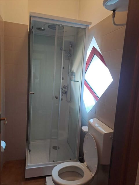 Deluxe Studio | Bathroom