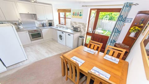 Open plan kitchen diner