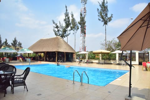 Poolside bar