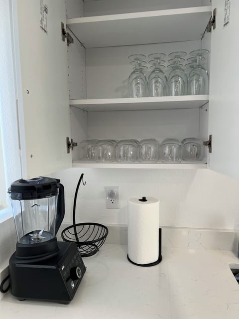 Cocktail & wine glasses to drink in style.