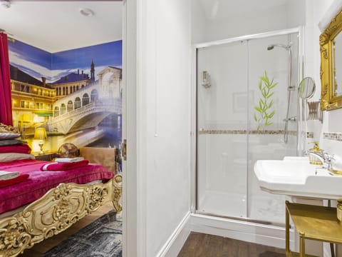 Classic Double Room, Ensuite | Premium bedding, down comforters, Tempur-Pedic beds, in-room safe