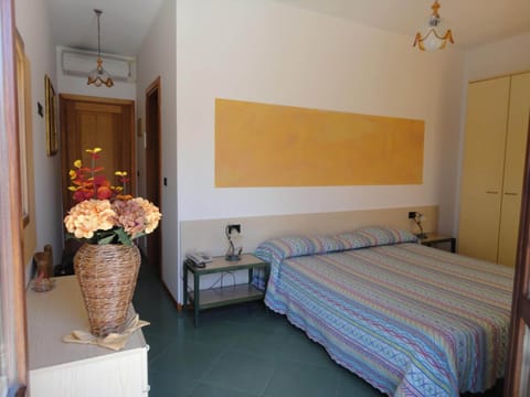 Minibar, desk, free WiFi