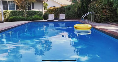 large swimming pool to relax or play all summer