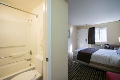 Queen Room | Individually furnished, desk, iron/ironing board, free WiFi