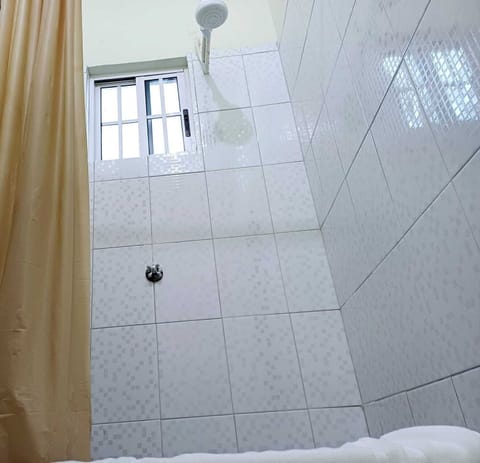 Standard Single Room | Bathroom | Shower, towels, soap, shampoo