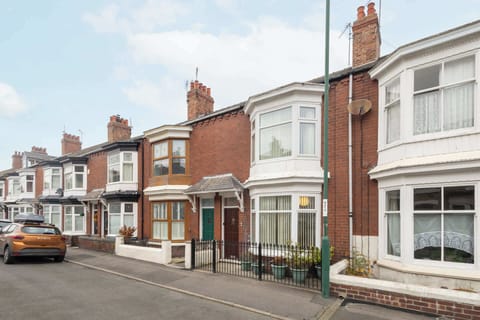 Heather House, Saltburn-by-the-Sea - Host & Stay