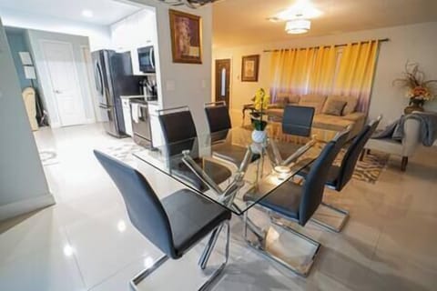 Dinning Room area over looking pool