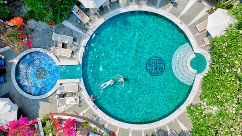 Outdoor pool, pool umbrellas, sun loungers