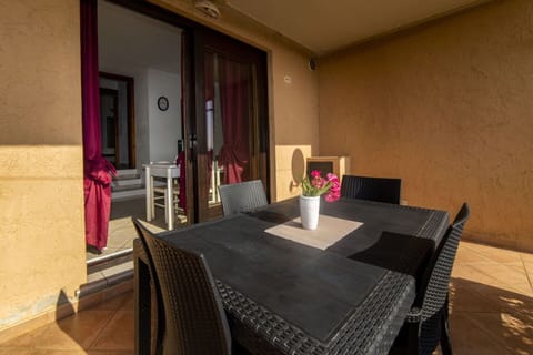 Autumn, Balcony / Terrace / Patio, Building Exterior, Spring, Summer