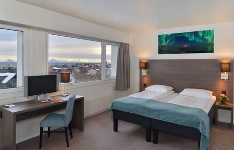 Hypo-allergenic bedding, desk, blackout drapes, free WiFi