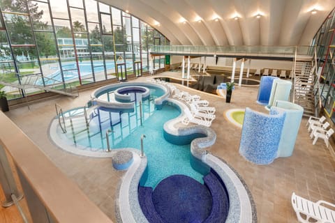 2 indoor pools, outdoor pool, sun loungers